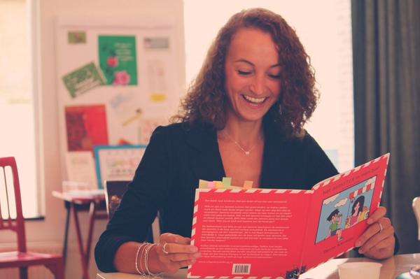 keycareonline's tweet photo. Te gast bij 'aan tafel met..' Erg leuke ervaring! #hetmonsterinmijnzus kinderboek over #eetstoornissen @VanBrugBoeken http://t.co/wJhixC3kPq