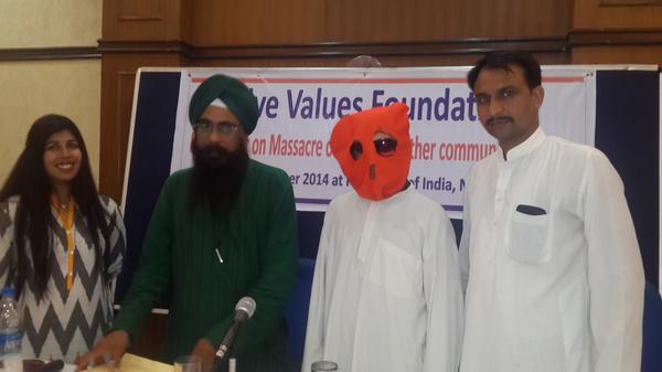 BharatVaani's tweet photo. इराक में यजीदियों के अस्तित्‍व ���र घोर संकट के बादल  - http://t.co/Uox6ZummAB http://t.co/ORUEvpiNVC