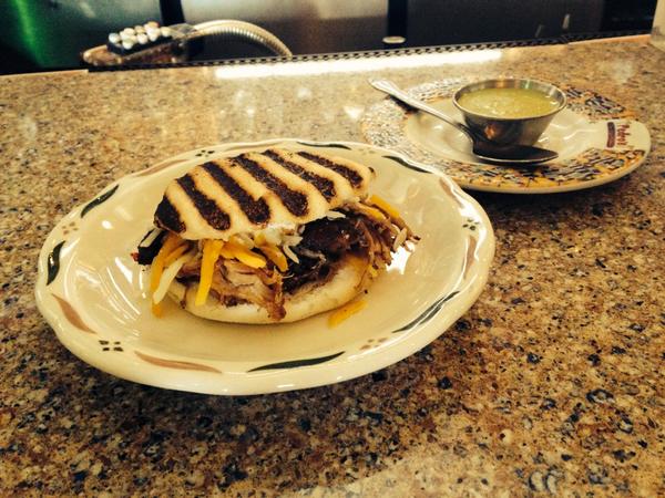 mdlbq's tweet photo. #DiaMundialDeLaArepa en Boston con @venered @VenMundo http://t.co/GU8VQuuqeC