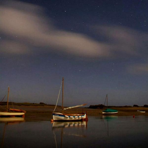 RaeFordPhoto's tweet photo. When waiting for the #northernlights at 02:00 this morning at #burnhamoverystaithe #norfolk #auroraborealis http://t.co/aAgQg0Neqp