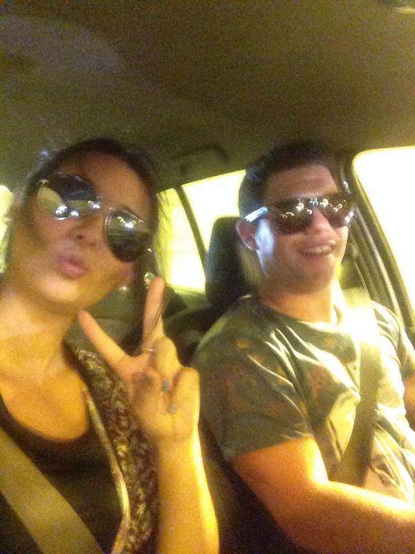 sandreele23's tweet photo. De camino a Málaga a ver a @MelendiOficial con lo mejor del mundo !! 😊😊@lasrmanas http://t.co/gLwWZoGOW8