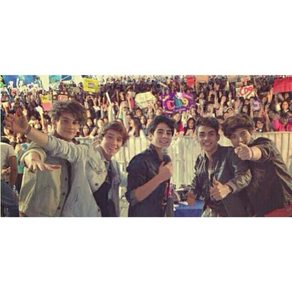 CD9Caracas's tweet image. CD9 CD9 CD9!!💙💜💚❤ @somosCD9 #Coder4Ever😉😍