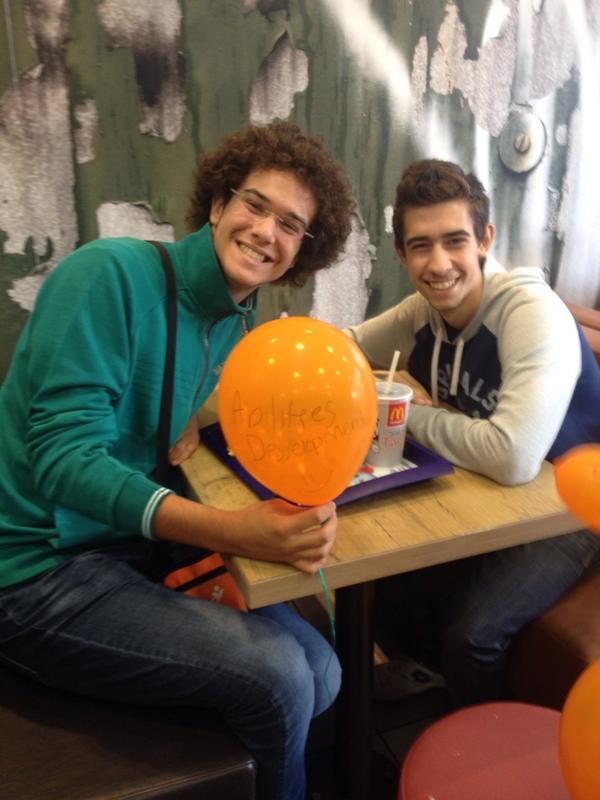 UID_2014's tweet photo. They were all so happy receiving their balloons.... #MakingPeopleSmile #perhamB4 #99challenges @NCS @ChallengeHEAL http://t.co/Za0pjNsI7M