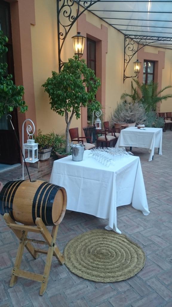 VENENCIADORA's tweet photo. Y para terminar el día nos vamos de #boda a #Carmona #hotelalcazardelareina #lugaresbellos @WeddingSevilla #venencia http://t.co/utgyj9y5CF