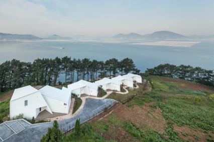 Casas Nudo de Atelier Chang en la isla Geoje (Corea del Sur) 
arquitecturaviva.com/es/Info/News/D… #korea