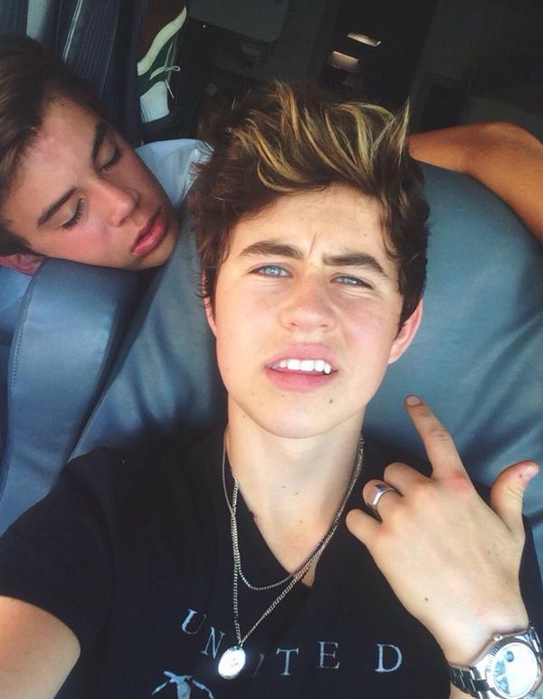 Nashgrier's tweet image. Hayes can't handle car rides 😂