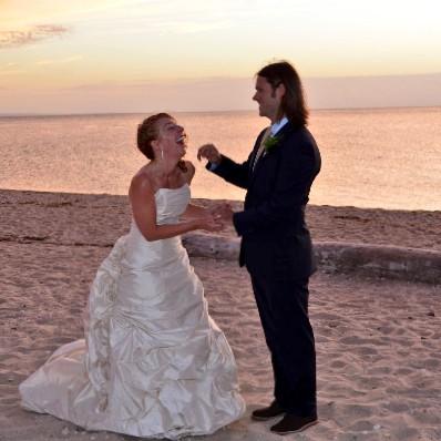 ZoeDellaRocca's tweet photo. #sunsetbride @gracieopulanza @ZoeVanSpyk @mariascard @AREmporium http://t.co/6M2VW4rT0j