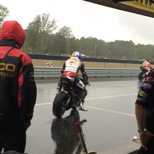 GEICOmotorcycle's tweet photo. Getting ready to get started with the SuperBike race. @ChrisUlrich18 heads out on the track. #AMAProSBK http://t.co/85Kwn8f93M