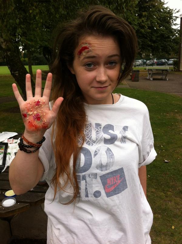 CarrionFilms's tweet photo. First attempt at doing zombie make-up ourselves. Went quite successfully! :) http://t.co/TasDXJKCI9