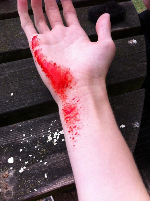 CarrionFilms's tweet photo. First attempt at doing zombie make-up ourselves. Went quite successfully! :) http://t.co/TasDXJKCI9