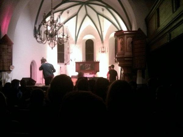 eschdorf's tweet photo. Vincents Witz beim Kleinkunstfestival. Eine große Tradition beginnt in seiner Abwesenheit. We LOLd. #JF2014 http://t.co/p38UiPb99e