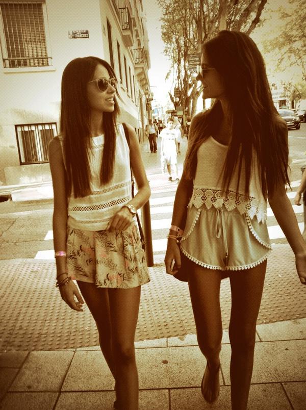 233Cris's tweet photo. Divinas por Madrid 👯💄🔝 http://t.co/RZQaKEChhG