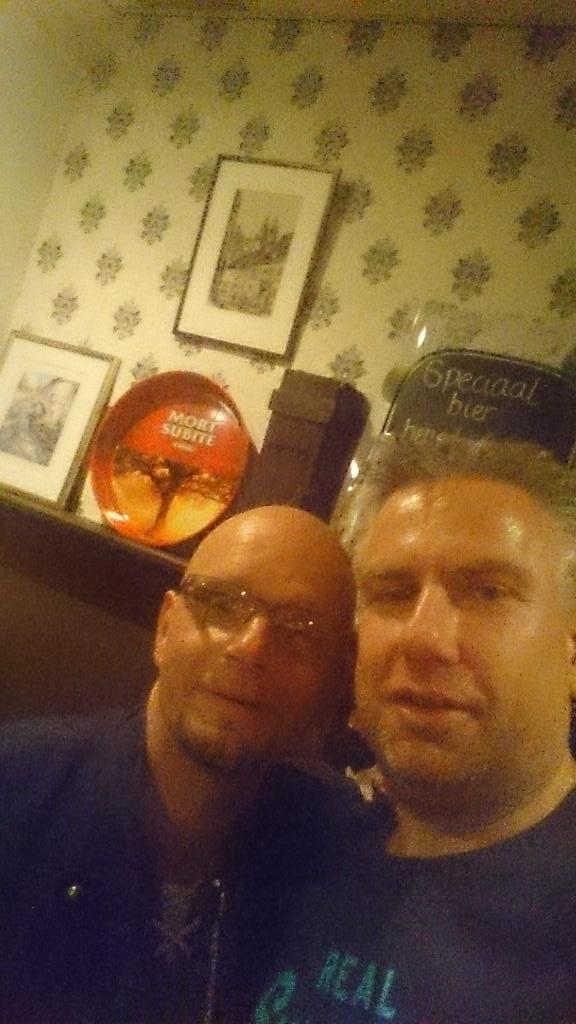 In de studio van <a href="/loopradio80/">loopradio80</a> is het verrekte gezellig! #80vdl #80selfie
