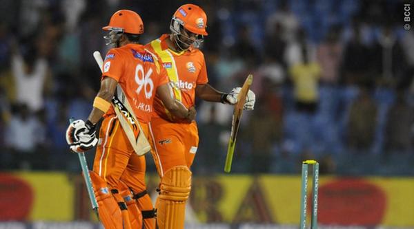 IExpressSports's tweet photo. #UmarAkmal 18-ball 38 help #LahoreLions beat #MI in qualifier 2 of #CLT20 http://t.co/M17pdBI7po #MIvsLL #LLvsMI http://t.co/m4IRRB74ae
