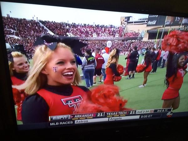 _Kendalljones_'s tweet photo. β@BagsMontana: Had to go wide lens to get the whole picture. Look at the size of @_Kendalljones_ 6head! #ARKvsTTU http://t.co/Db1JpQdIny ππ