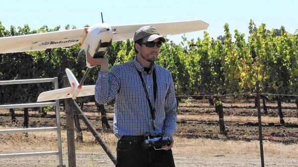 fedeparedesv's tweet image. I think it&apos;s going to change agriculture as we know it in North America via @droneblog lat.ms/YGteI9 #drones