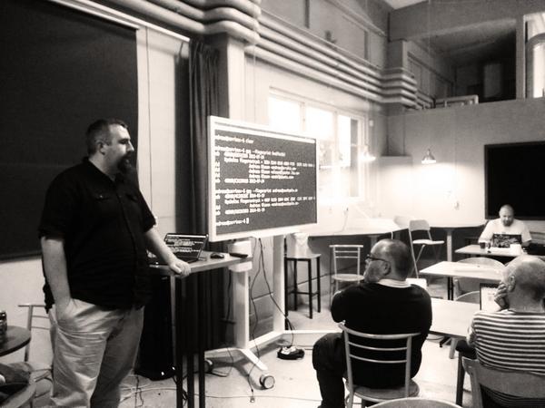 Daladevelop's tweet photo. @andol håller låda om gpg! #daladevelop http://t.co/TZ5zqGYTSt