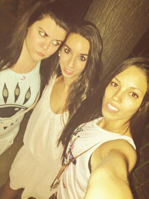 TouchTheSkyAL's tweet photo. De fiestaaaaa 🔝 @TamyFotografa @Meli94Garcia  os quiero perrillas. http://t.co/wmXFSiwBVD