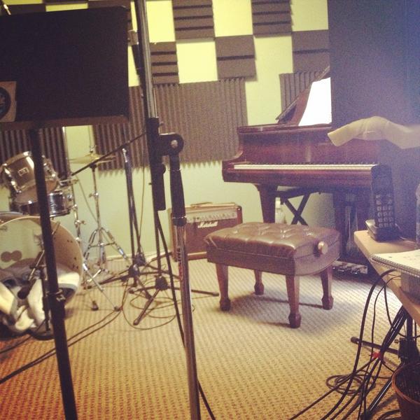 shannamalcolm's tweet photo. Back on the can't sing but makin songs hustle!
#ThatStudioLife! http://t.co/LMqEm6Rzh5