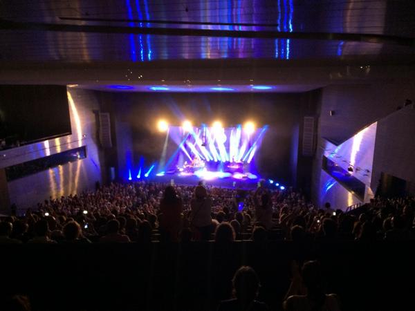 GorrionUrbanita's tweet photo. Cuando una artistaza como @PastoraSoler se entrega a su tierra como esta noche ocurre este resultado! Impresionante!! http://t.co/siduvB79gl