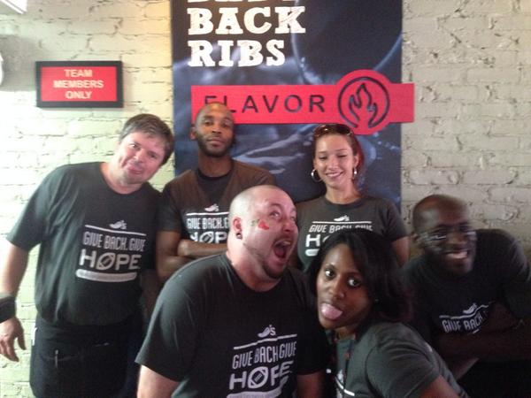 Chilijess's tweet photo. Nobody has more fun raising money for St.. Jude than Chilis Shreveport @Finnon12 #todayschilis #givehope http://t.co/ImWBG9CmSl