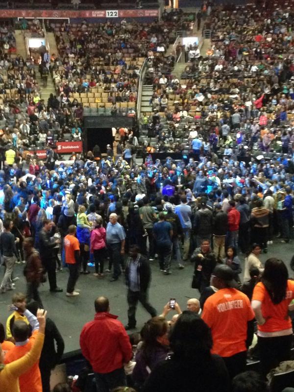 CapstoneToronto's tweet photo. Break dancing circle has started! #BreakingForJesus #BGFEST http://t.co/hjhaVHTdRh