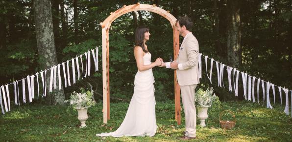 stylemepretty's tweet photo. This garden wedding captured by Chattman Photography is heartwarming to the max: http://t.co/gePBnHAorw http://t.co/oNertDxLbN