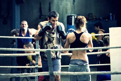 J____Hechos's tweet photo. Hoy tenemos invitados #J____ -Mayweather*** (boxeador) vía Shots.
-Ly♛ http://t.co/7PhJoWqvmU