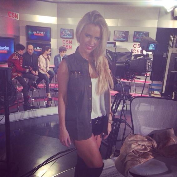 En La Noche por @C5N con camisa militar de  @taverniti_jeans http://t.co/p7PHdZzur6