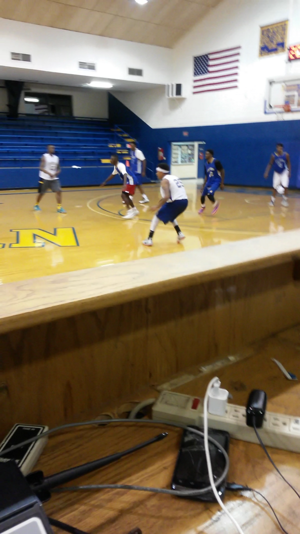EOSCbasketball's tweet photo. @almightydame_ ready for the spot up http://t.co/czkwt5S5Zd