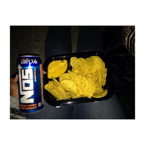 midgeinasweater's tweet image. town life with the main ❤️ #brokeproblems