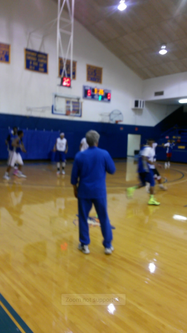 EOSCbasketball's tweet photo. Coaching em up http://t.co/7GvOkSVF0M