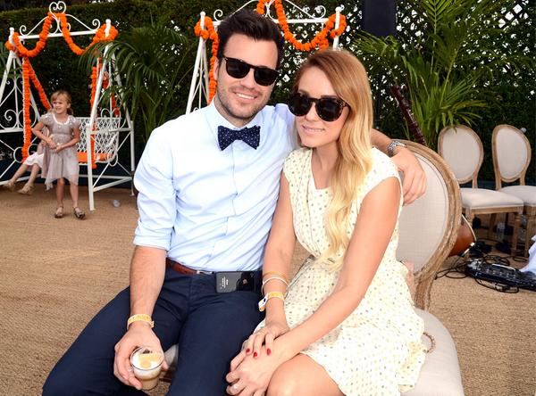 HOffScript's tweet image. RT “@eonline: Congratulations to Lauren Conrad! "The Hills" star is officially married! eonli.ne/1uvGxXs http://t.co/shAr5lEZwl”