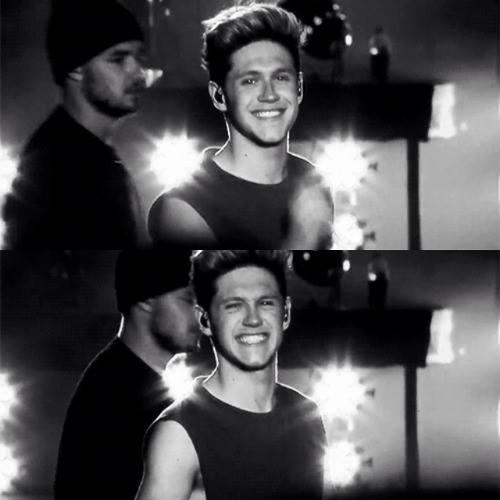  Seu sorriso faz o meu  
Happy Bday Niall Horan   