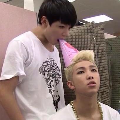 PhandomShip's tweet image. Jungkook pls never do this again in public
#SBSPopAsiaBTS #MTVEMA #방탄소년단투표 @SBS_MTV