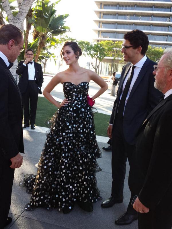 LAOpera's tweet photo. @emmyrossum arrived looking stunning in Oscar de la Renta #LAOTraviata #OpeningNight #OperaBall2014 http://t.co/ah7BIZ3tTs