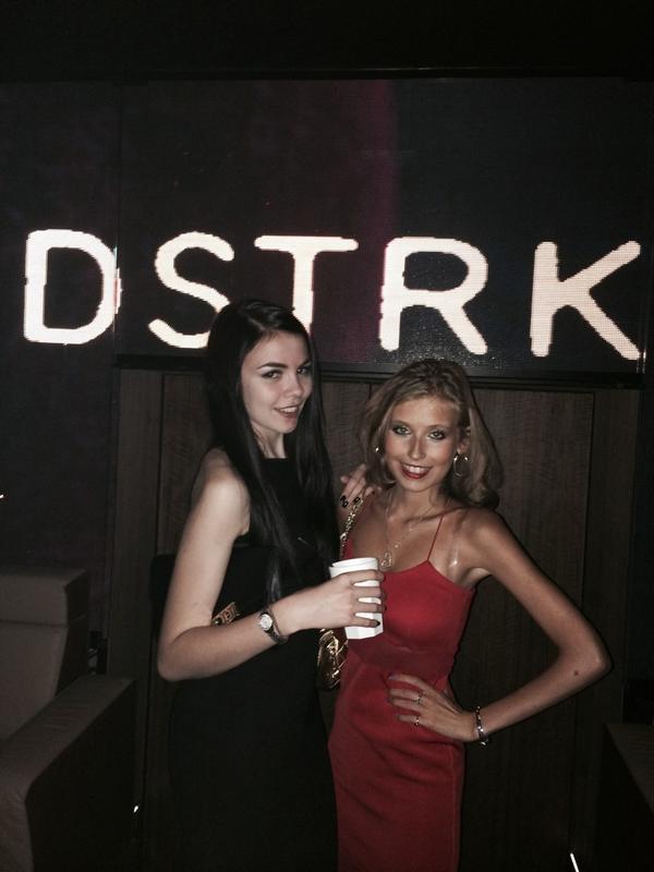 BeachNatalia's tweet photo. @dstrktlondon @DstrktVIP @Helenoms #girlsgirlsgirls #lastnight #friday #reunited #catchup #video #filming #dresses http://t.co/PmPTWCwBNi