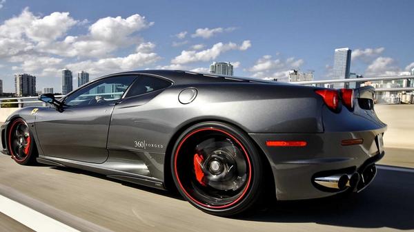 daily_exotic's tweet image. Cruisin' around the city