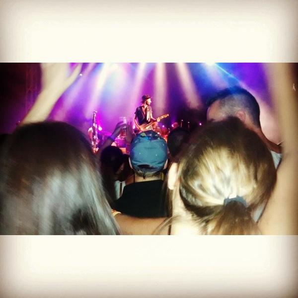 isabel_d_'s tweet photo. Gran concierto de @Leiva_Oficial http://t.co/BLYvv0GTwW