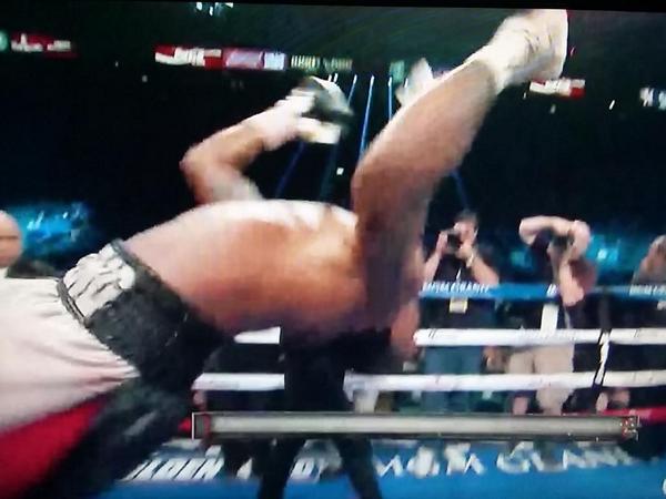 masterboxing's tweet image. JAMES DE LA ROSA GETS THE UD AGAINST ALFREDO ANGULO. #MAYHEM @SHOsports @TheFightGuru @FighterLocker