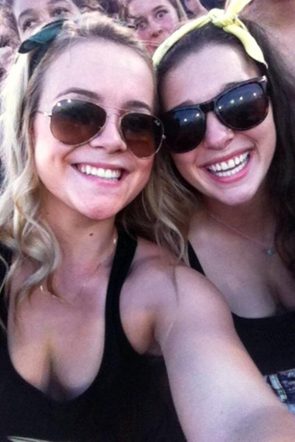 a_kaaay's tweet photo. Love my twinnnnn #ooooots @emilyhooper55 http://t.co/D1Au30S2GK