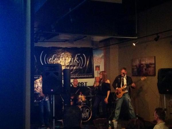 defunkstudios's tweet photo. Drinks, Tunes, Downtown at 21 Lounge. Where are you? http://t.co/eYxefxEoSZ