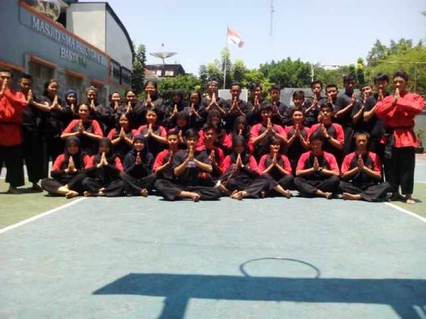 ohhcintyaa's tweet photo. RT @PUSMADA: Latihan Gabungan Pusaka Mande muda Unit Sma Pasundan 1 &amp; Pasundan 2 kota Bandung #PusmadaGo http://t.co/Xpb5ylQUXJ