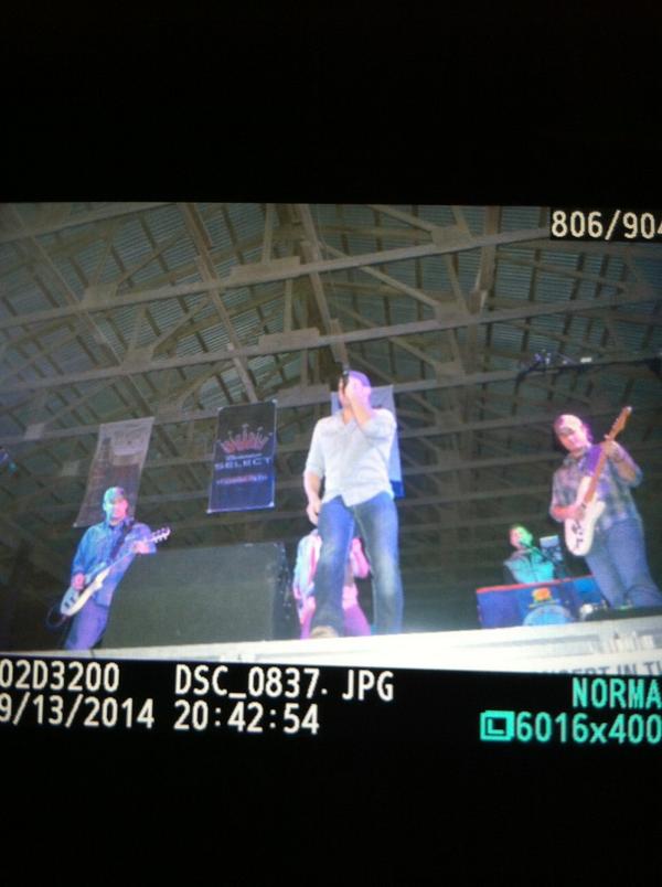 kelsi_D_miller's tweet photo. The @JaredDanielsBnd rocked it tonight at the #ConcertInTheCountry http://t.co/F0VuIn05if