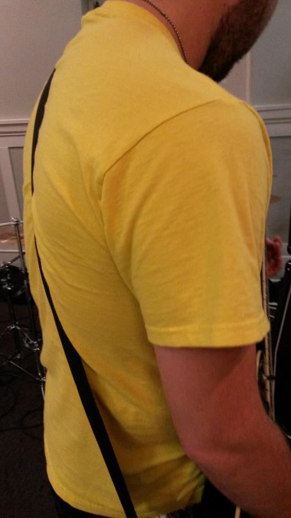 justyellowthing's tweet photo. This mans tshirt #justyellowthings http://t.co/rjbfA5Zy3E