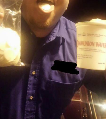 NancyDrewPI's tweet photo. My friend got drunk and ordered communion wafers on Amazon 😂😂😂 #SacrilegeSunday http://t.co/TqfCO6BJHt
