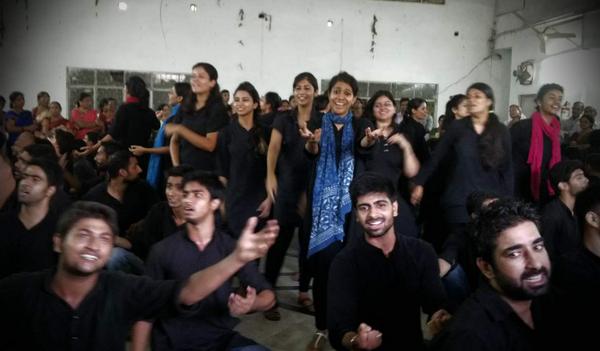 Dastak #StreePlay at Andra Society Lodhi Road Dir by @ArvindGaur Sir & @ShilpiMarwaha Mam @AnRo__so #Theatre4change