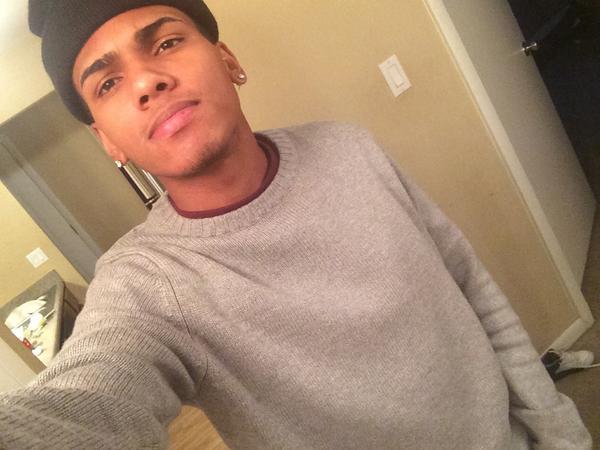 _YungRjay's tweet photo. Glo'jay 😴 http://t.co/wlVGvDQUPQ