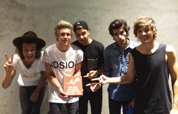 One Band. One Dream. One Direction. Join @onedirection & be part of #RoseBowl history. rosebowlbricks.com