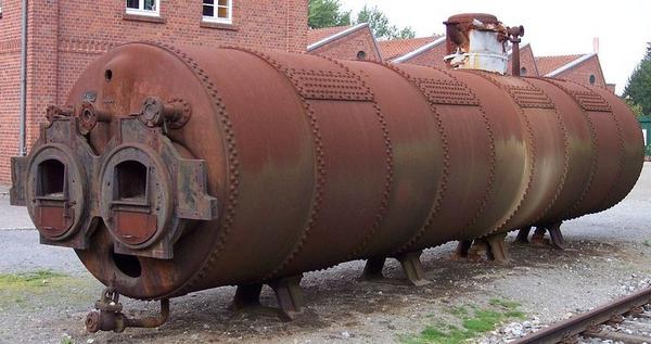 paddypower's tweet photo. Nothing to see here, just a rusty caterpillar in glasses applying some lipstick... http://t.co/HakISVNv4d